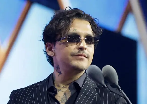 Christian Nodal no fue exonerado del delito de falsificación de documentos; asegura la FGR