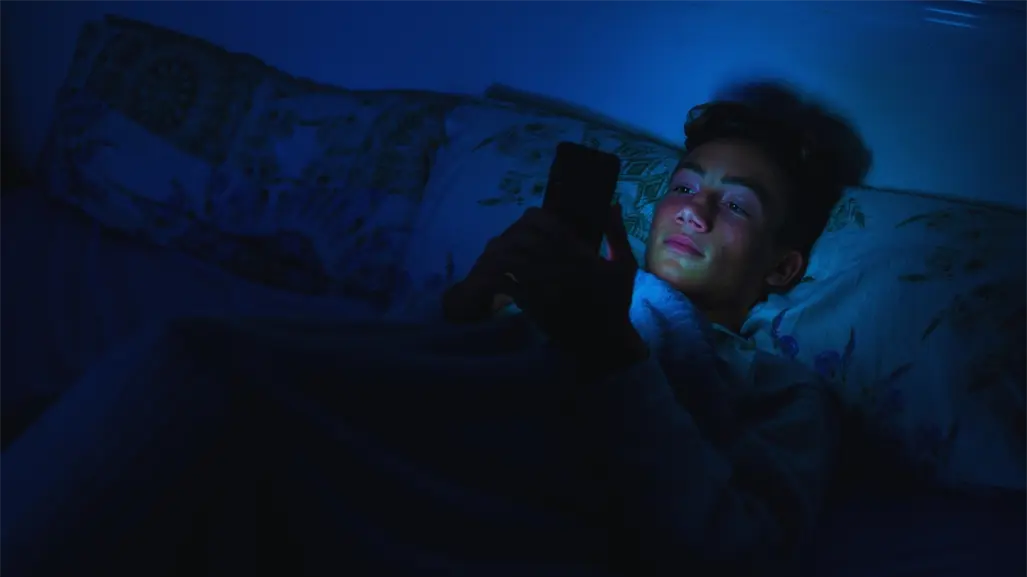 Adiós a las desveladas digitales: rutinas para estudiantes regios para mejorar el rendimiento