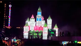 Luztopía enciende las luces del Expreso Polo Norte en Parque Fundidora