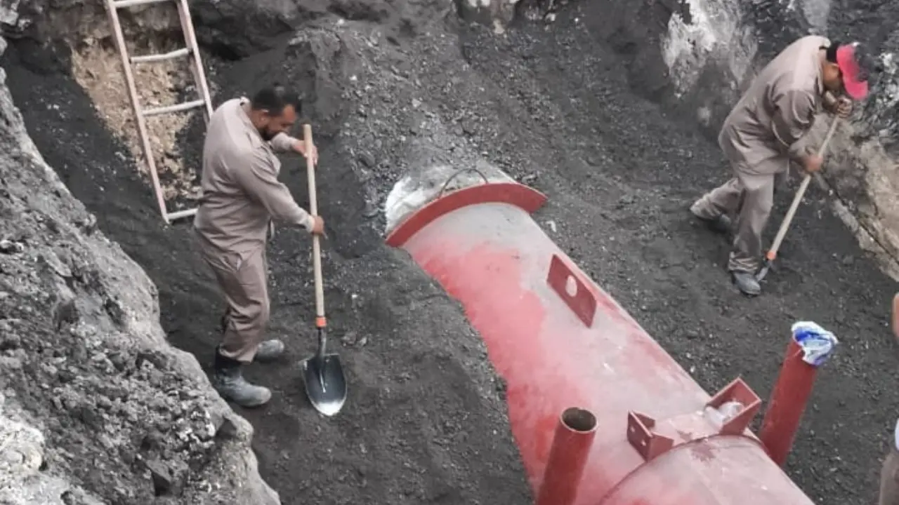 Trabajadores en la zona de la mega fuga que se registró el lunes 17 de noviembre en Guadalupe. Foto: Agua y Drenaje
