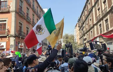 VIDEO | Policías frenan marcha de la Generación Z: contingente queda a un paso del Zócalo de CDMX