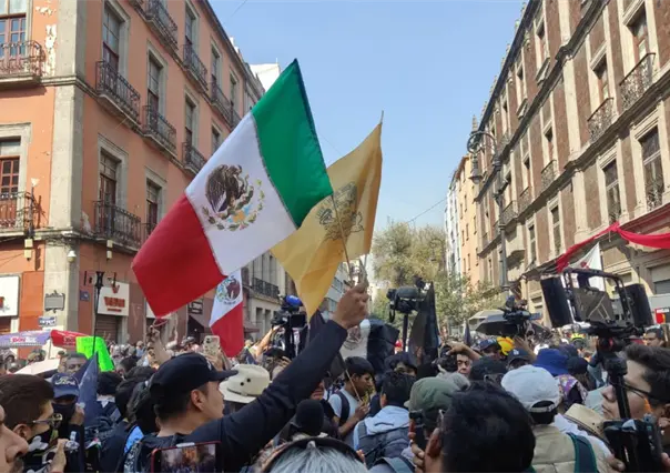 VIDEO | Policías frenan marcha de la Generación Z: contingente queda a un paso del Zócalo de CDMX