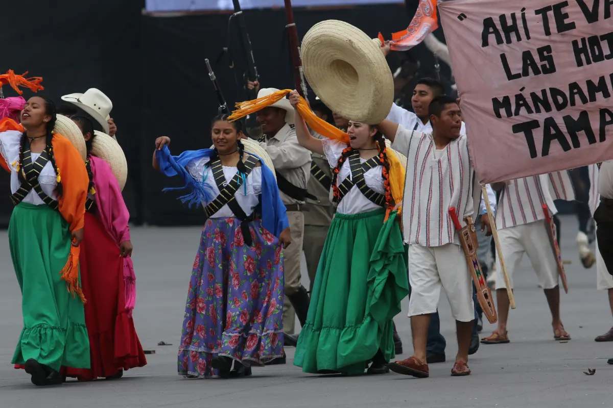 Participantes del desfile cívico-militar. Foto: Gobierno de México