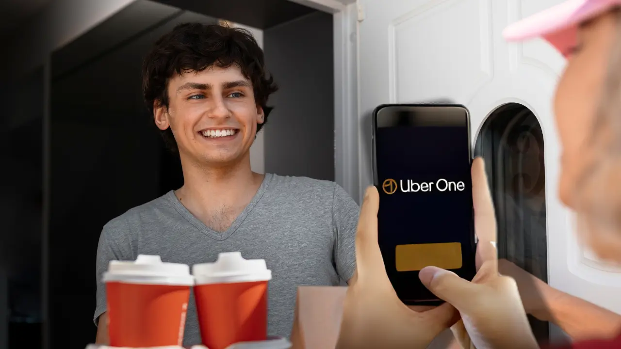 Uber explica que los usuarios que piden al menos dos viajes por semana o dos pedidos en Uber Eats suelen recuperar el costo mensual de la membresía/Foto: Canva