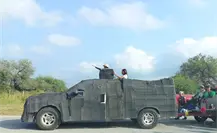 Desfilan carros alegóricos parecidos a monstruos en el municipio de Cruillas en Tamaulipas