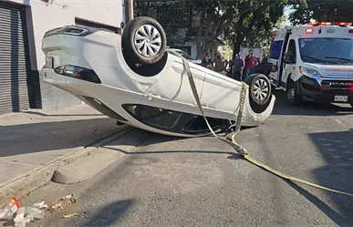 Volcadura deja un herido y un detenido en Azcapotzalco