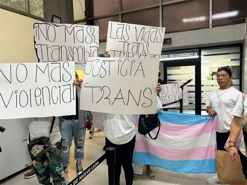 imagen recuadro Con un plantón de 24 horas, la comunidad Trans busca que el Congreso de Nuevo León tipifique el transfeminicidio como delito. Foto: Diego Ovalle