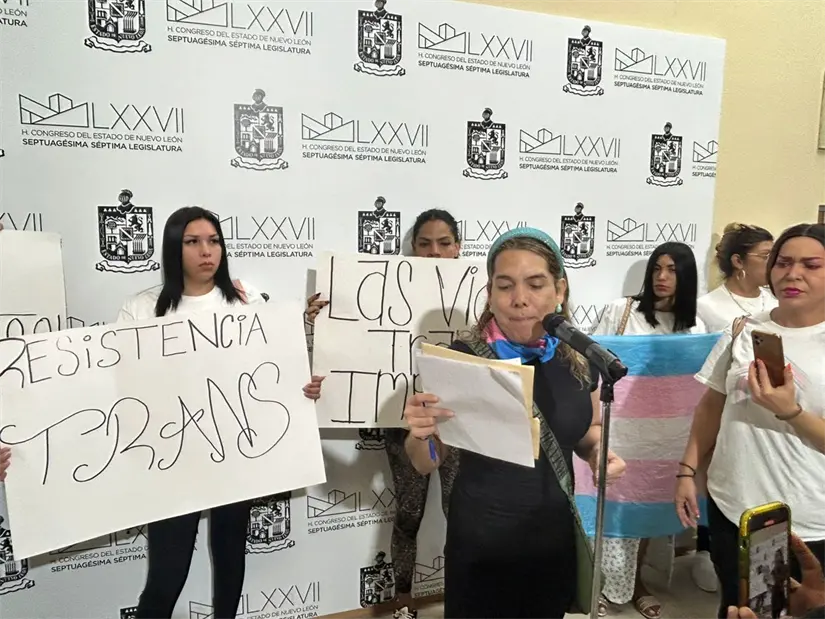 imagen recuadro Activistas de Casa Trans Monterrey realizan una protesta para solicitar que se reconozca el transfeminicidio en la legislación local. Foto: Diego Ovalle