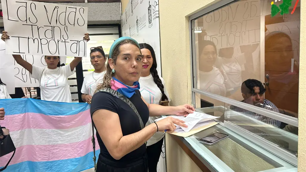 Activistas Trans exigen tipificar el transfeminicidio durante plantón en el Congreso de Nuevo León