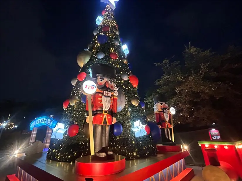 imagen recuadro Figuras dentro de Luztopia. Foto: POSTA.