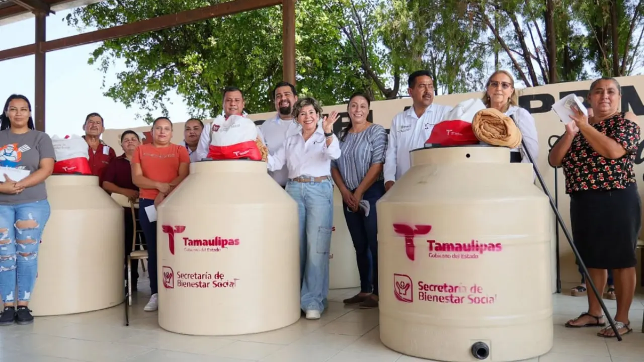 Entregan tinacos, despensas y cobijas a comunidades de Burgos y Cruillas | Foto: SEBIEN