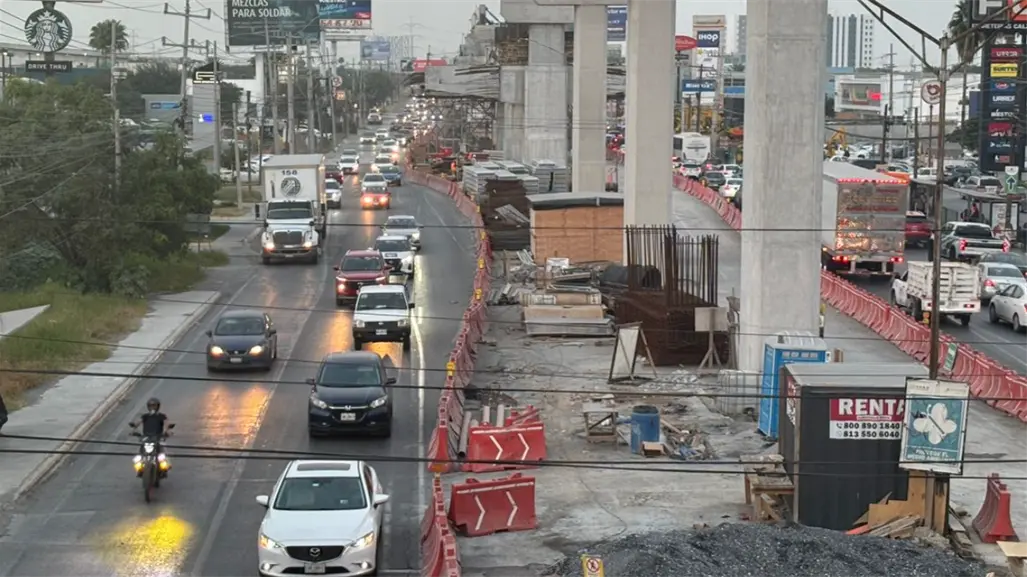 Caos vial en Miguel Alemán: más cierres, tráfico y un tráiler incendiado intensifican el problema