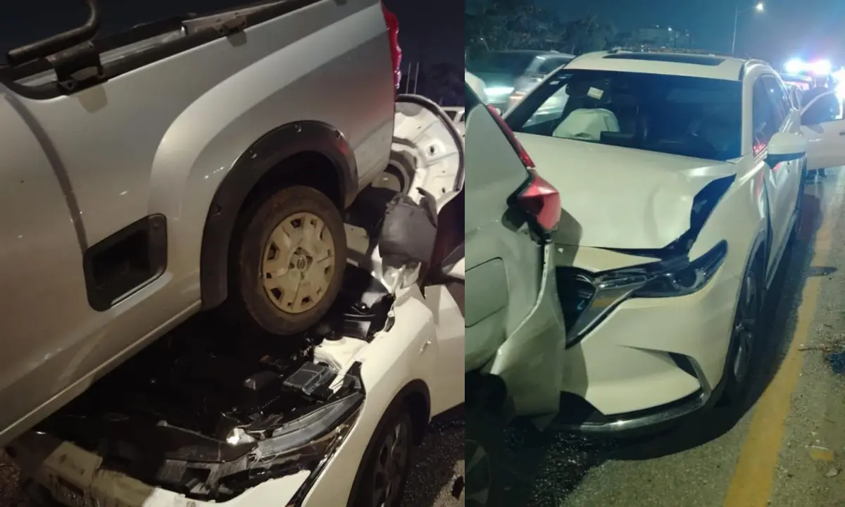 Automóviles involucrados en la carambola en el Periférico de Mérida Foto: Redes Sociales