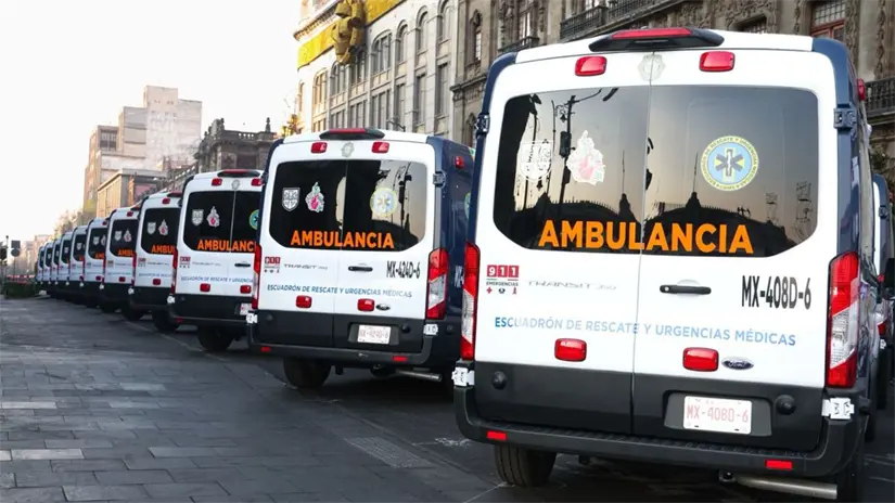 imagen recuadro Entrega de 25 nuevas ambulancias de última generación al ERUM en CDMX por parte de Clara Brugada. Foto: Gobierno de CDMX
