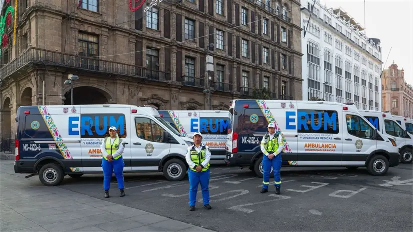 imagen recuadro Entrega de 25 nuevas ambulancias de última generación al ERUM en CDMX por parte de Clara Brugada. Foto: Gobierno de CDMX