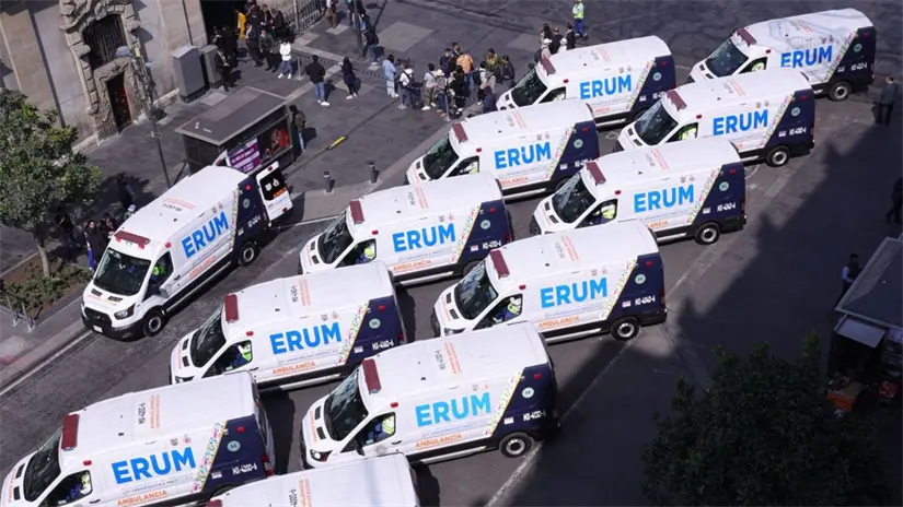 imagen recuadro Entrega de 25 nuevas ambulancias de última generación al ERUM en CDMX por parte de Clara Brugada. Foto: Gobierno de CDMX