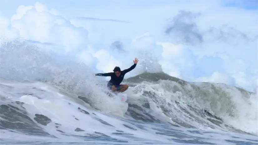 El surfista presentó el teaser de su película, un proyecto donde revela el lado más íntimo de su trayectoria. Foto: Jhony Corzo / Facebook