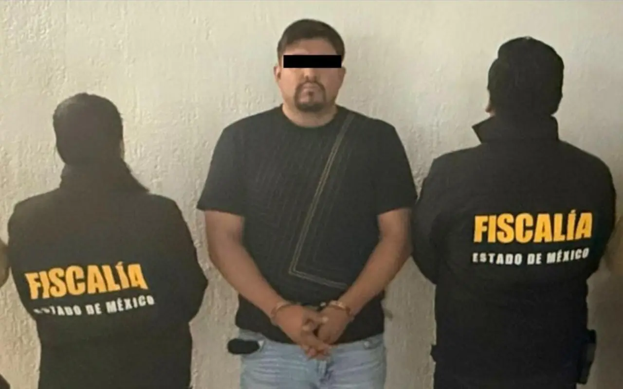Christian Jesús “N”, alias “Gimmy” y/o “Jimy”, regidor de Chalco, fue ingresado al penal de Nezahualcóyotl tras ser detenido en el Operativo Caudal. Foto: X/ @FiscaliaEdomex