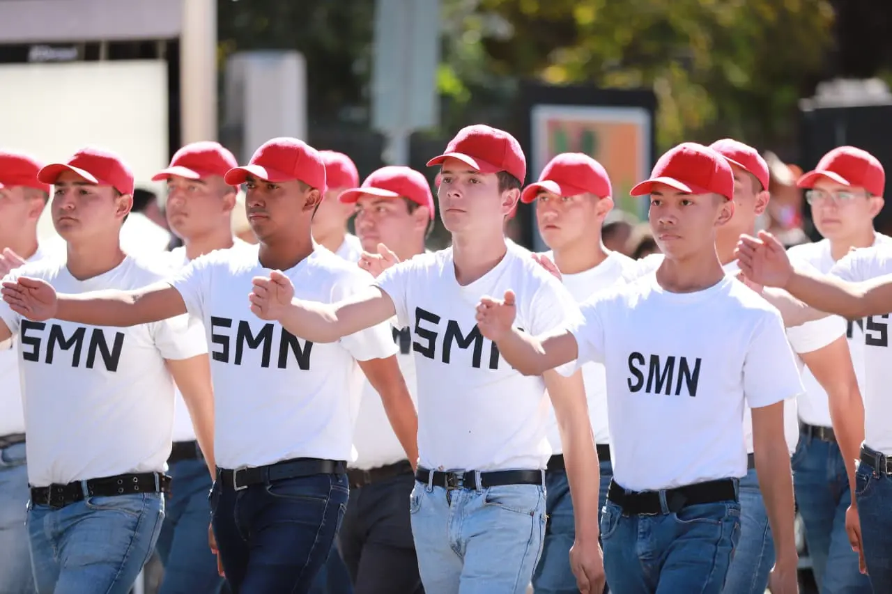 Jóvenes marchando en el Servicio Militar. (Fotografía: SMN)