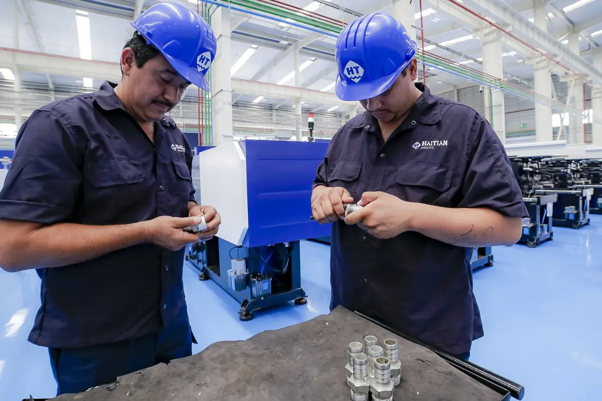 Trabajadores del sector industrial. Foto: Secretaría de Desarrollo Económico de Jalisco