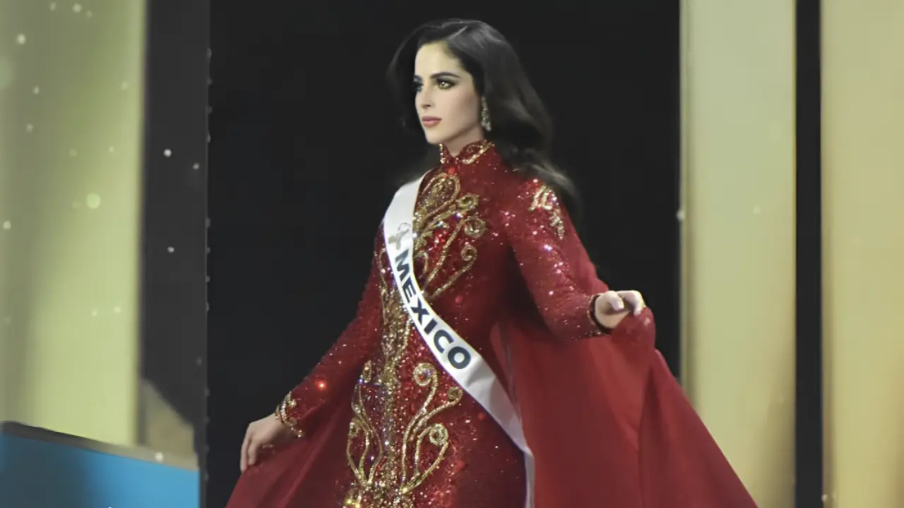 Fátima Bosch en pasarela de Miss Universo 2025 en Tailandia.    Foto: X (@Angie_cinnamon)