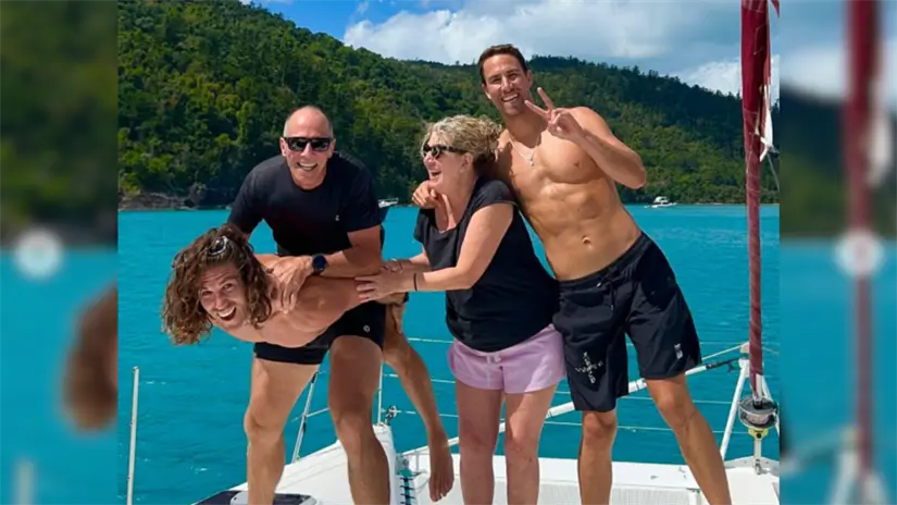 Jake y Callum Robinson, en una imagen familiar. Foto: @augustuspeebly / Instagram