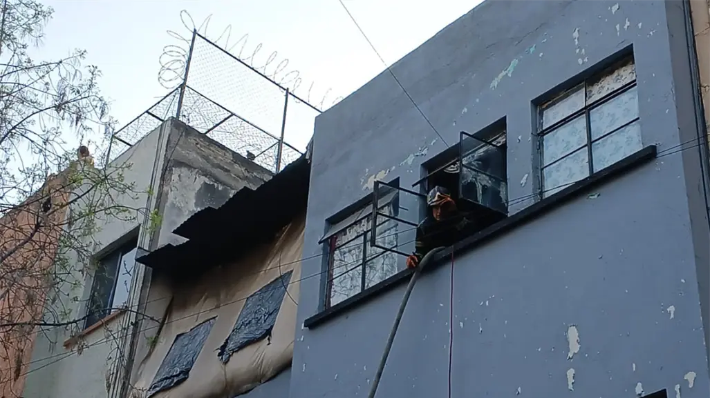 Tanque de gas defectuoso provoca incendio en la colonia Tabacalera; dos personas resultan afectadas