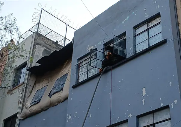 Tanque de gas defectuoso provoca incendio en la colonia Tabacalera; dos personas resultan afectadas