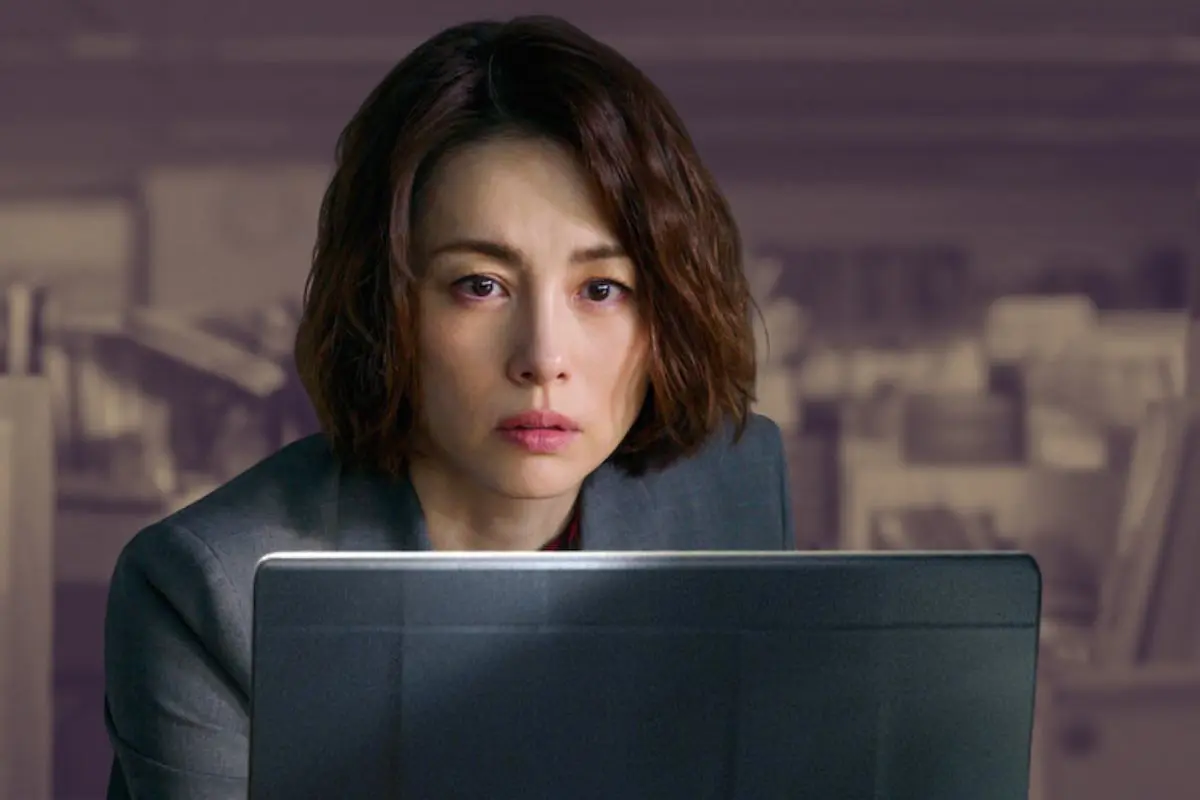 Ryoko Yonekura protagoniza La Periodista, un drama que no te puedes perder en Netflix. FOTO: CANVA/IMDb/Netflix