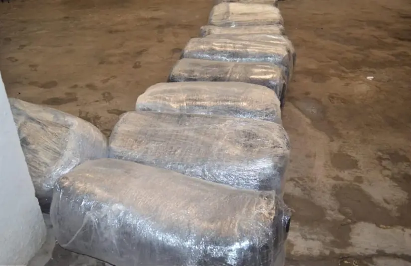 imagen recuadro Dentro del camarote localizaron paquetes envueltos en plástico transparente. Foto: Fiscalía Especializada de Control Regional.