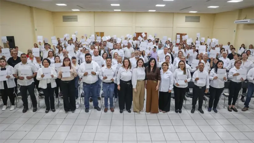imagen recuadro La entrega de estos nombramientos fortalecen la base trabajadora | Foto: secretaría de Administración
