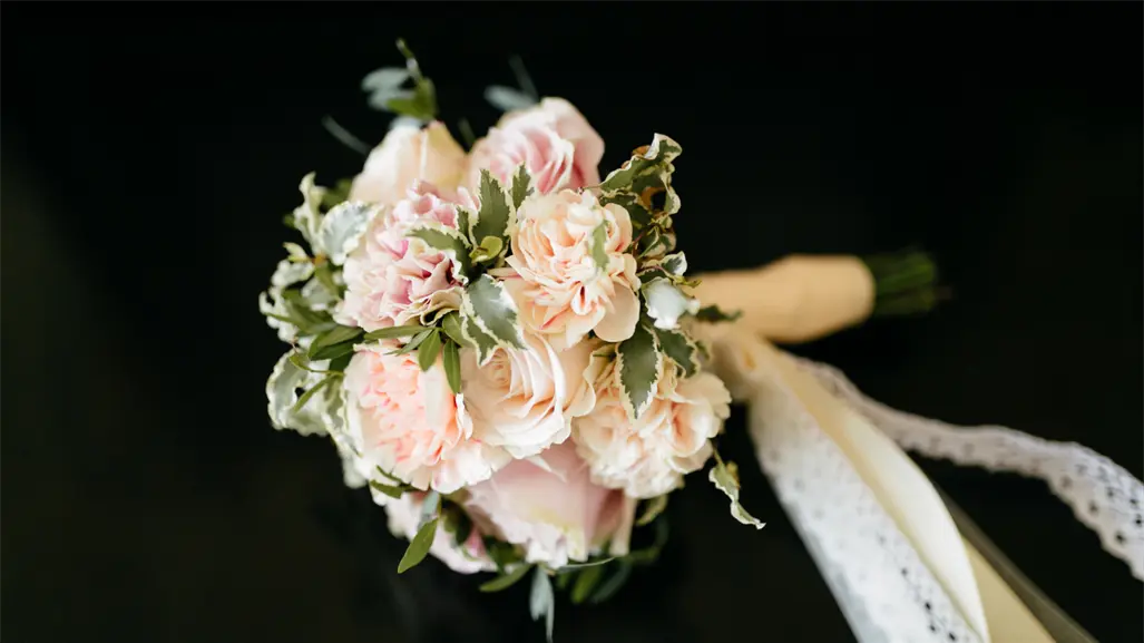 VIDEO | En Coatepec mujeres ansiosas por casarse tiran a la novia mientras pelean por el ramo