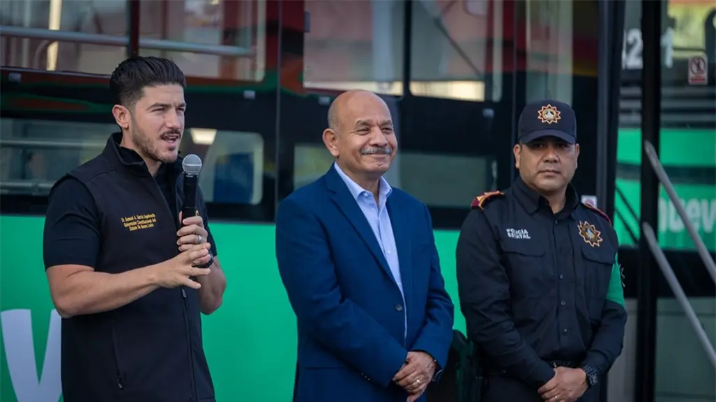 Samuel García entrega nuevos camiones a la Ruta 50 Más Palomas