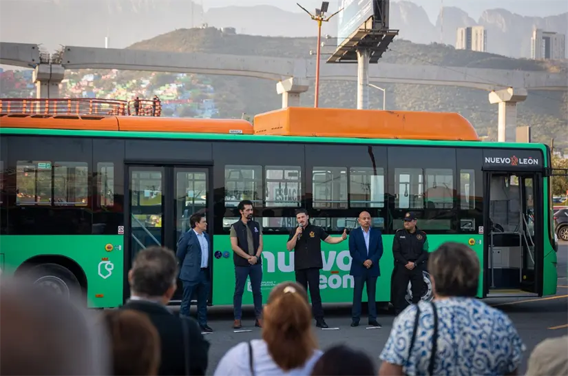 El gobernador de Nuevo León, Samuel García, reestructuró el recorrido de la Ruta 50 Más Palomas para beneficio de los habitantes del sur de Monterrey. Foto: Gobierno de Nuevo León