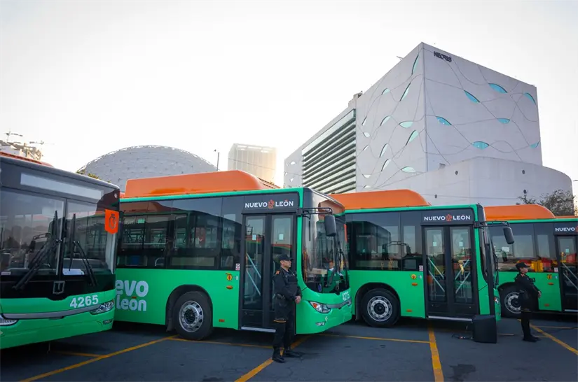 El Gobierno de Nuevo León entregó 15 nuevas unidades a la Ruta 50 Más Palomas. Foto: Gobierno de Nuevo León