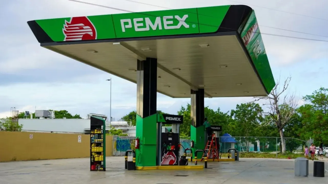 Tamaulipas y Chihuahua aparecen como los estados donde es más barato llenar el tanque, mientras que Oaxaca y Quintana Roo registran algunos de los precios más altos. Foto: PEMEX