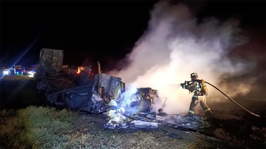 Trailero muere calcinado sobre la carretera Nuevo Laredo-Monterrey, era su primer viaje