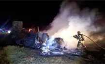 Trailero muere calcinado sobre la carretera Nuevo Laredo-Monterrey, era su primer viaje Trailero muere calcinado sobre la carretera Nuevo Laredo-Monterrey, era su primer viaje