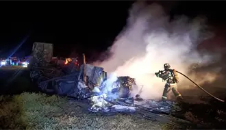 Trailero muere calcinado sobre la carretera Nuevo Laredo-Monterrey, era su primer viaje