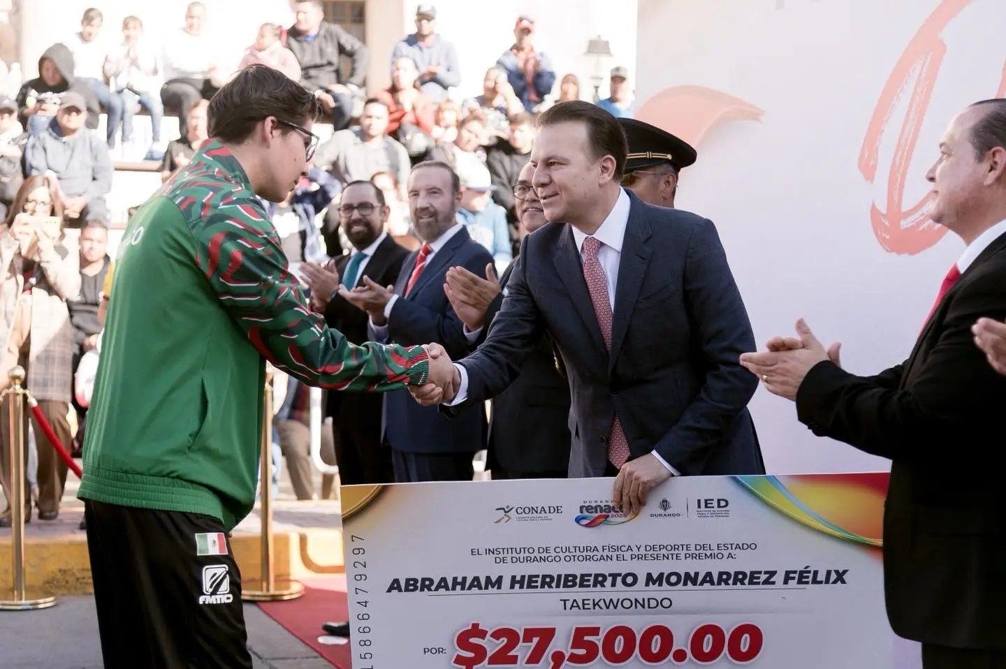 Entrega Esteban Villegas el Premio Estatal del Deporte a destacados duranguenses