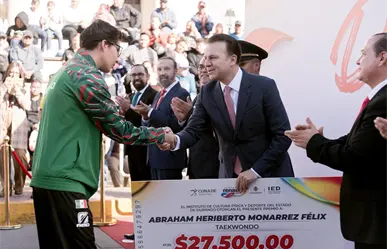 Entrega Esteban Villegas el Premio Estatal del Deporte a destacados duranguenses