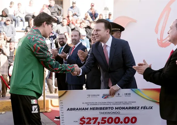 Entrega Esteban Villegas el Premio Estatal del Deporte a destacados duranguenses