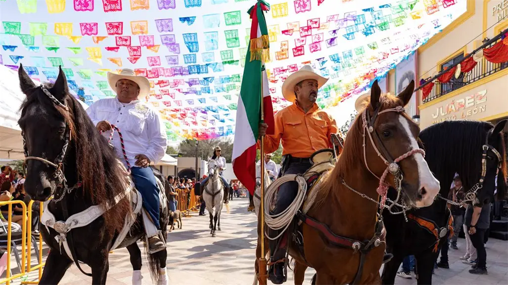 Juárez se llena de color con su tradicional desfile revolucionario