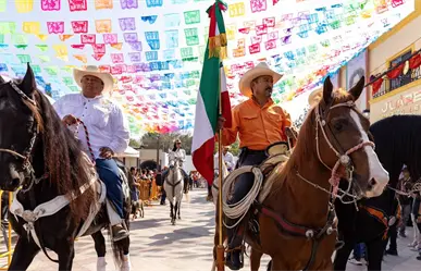 Juárez se llena de color con su tradicional desfile revolucionario