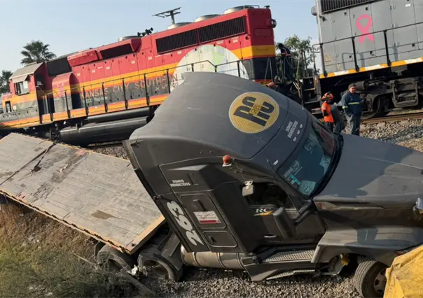 Protección Civil atiende accidente de tren y tráiler en Apodaca