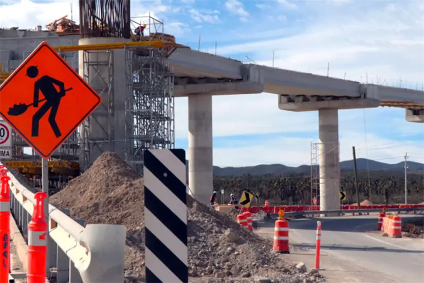 imagen recuadro Construcción de los primeros tramos de la carretera Interserrana. Foto: Gobierno de México
