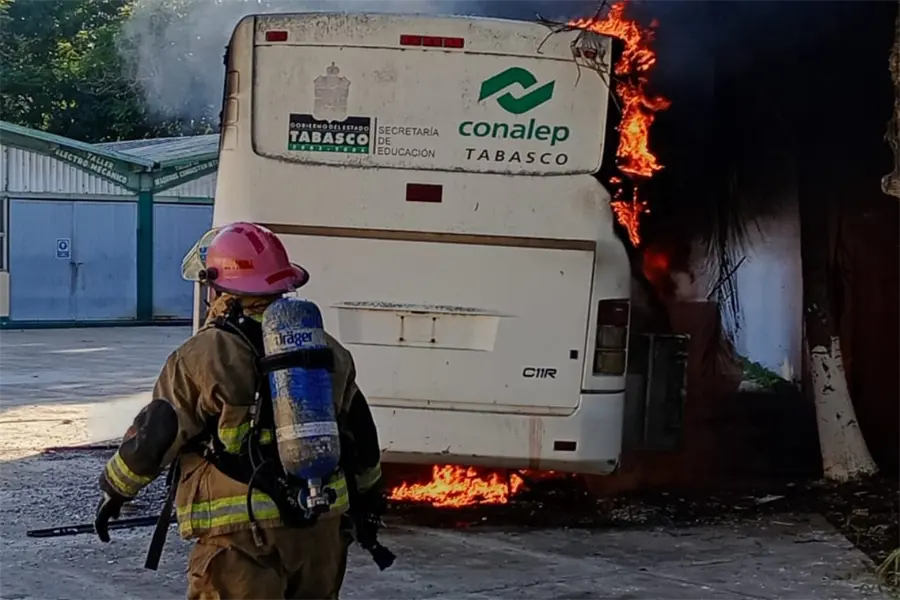 Alumnos del CONALEP causan disturbios en Villahermosa, Tabasco; exigen pagos de becas