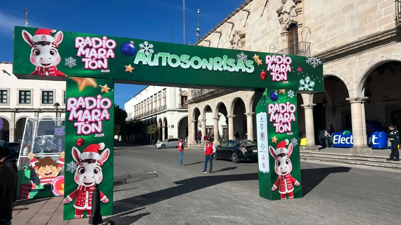 En la Plaza IV Centenario se lleva a cabo el Radiomaratón 2025. | Foto: Alejandro Ávila.