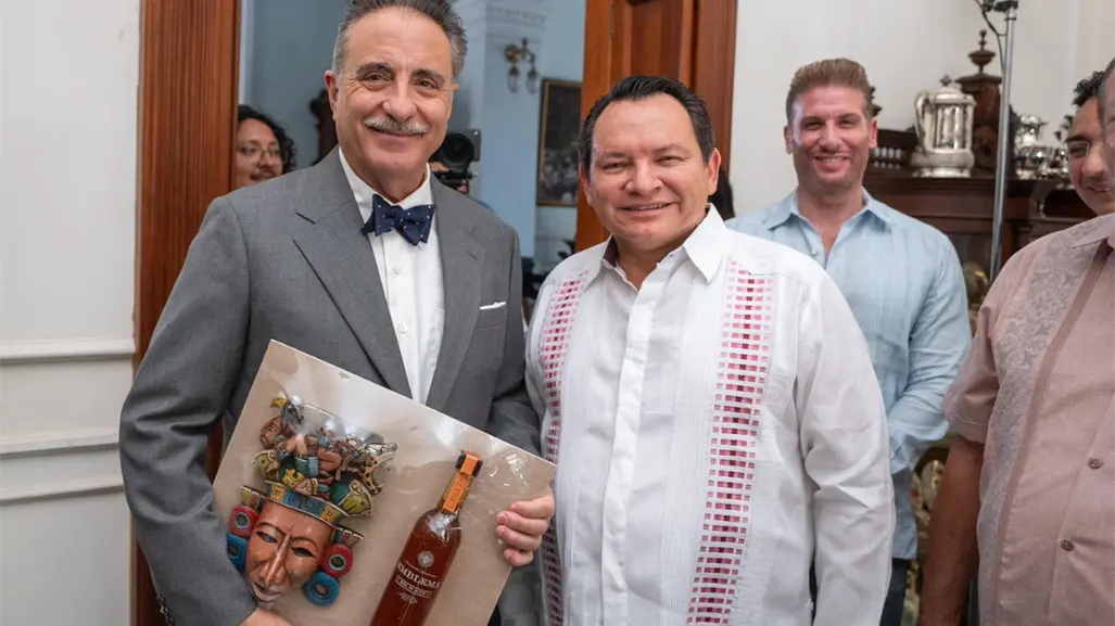 Joaquín Díaz Mena se encuentra con Andy García en su visita al rodaje de Pedro Pan en Mérida