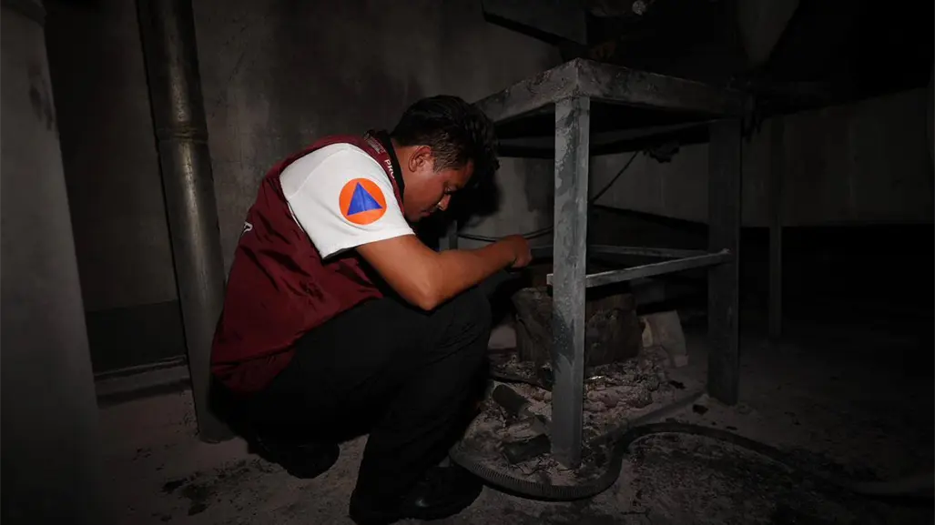 Evacúan Plaza la Isla tras presencia de humo por incidente en zona de restaurantes